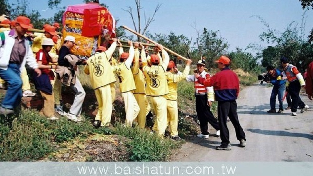 每年白沙屯媽祖都會進行遶境活動。(圖／翻攝自白沙屯媽祖婆網站)