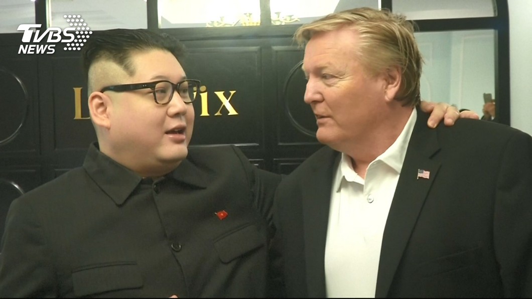 山寨金正恩遭越南驅逐出境 作勢吻別假川普