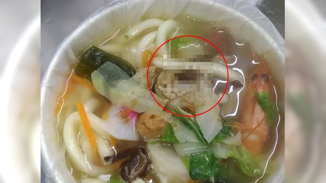 點麵完去領錢…老闆白等2小時 竟是誤把配料當小強