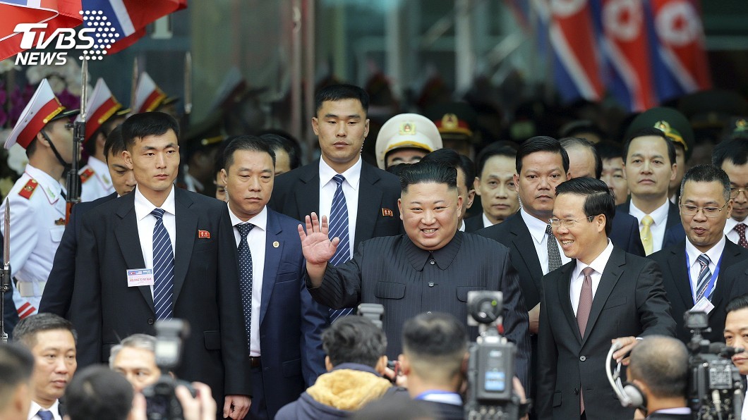 結束三天火車行 金正恩轉防彈車入河內