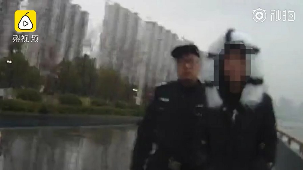 癡情女忘不了前任想跳江 情敵嚇壞:我還給妳