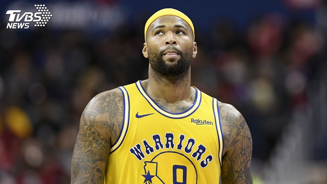 柯森斯避免受傷扔鞋　NBA撤銷技術犯規