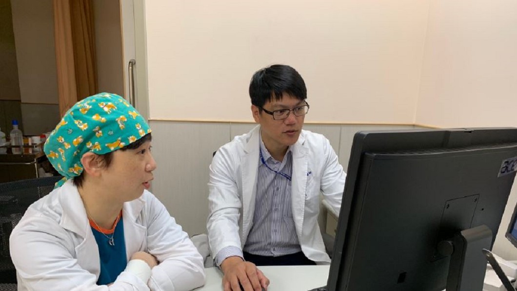 終於不用奔波!暖醫助癌女回鄉治療 夫淚灑診間
