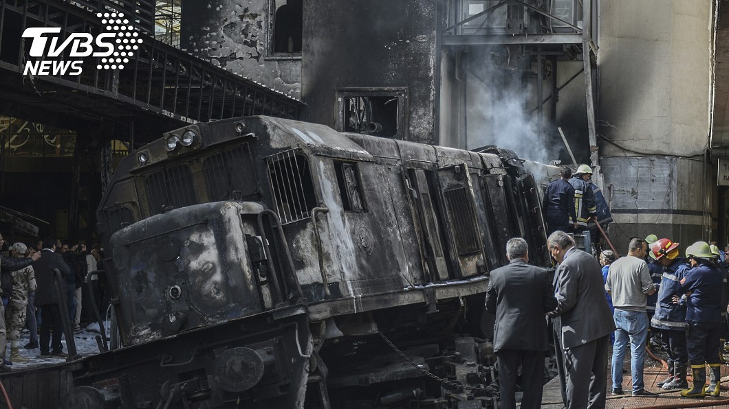 開羅火車爆炸陷火海　遺體被噴飛至少25死