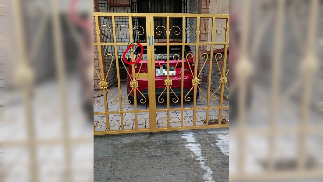 陌生轎車硬塞他家車庫! 屋主暴怒「這樣做」網讚翻