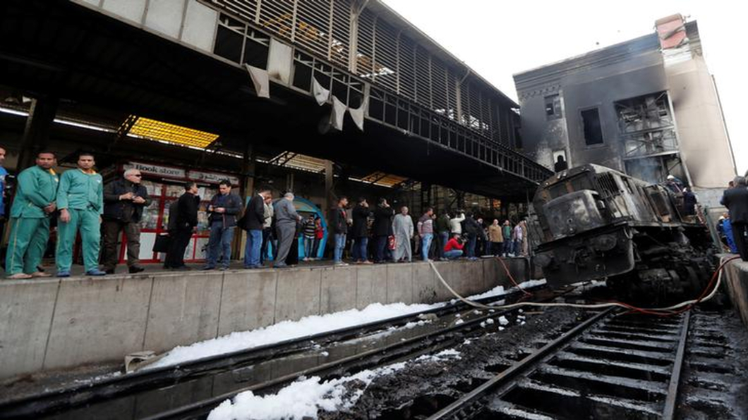 埃及首都樞紐車站 火車頭高速進站爆炸