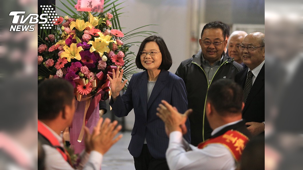 總統、柯P同場不同台！小英剛走　柯馬上被拱「選總統」
