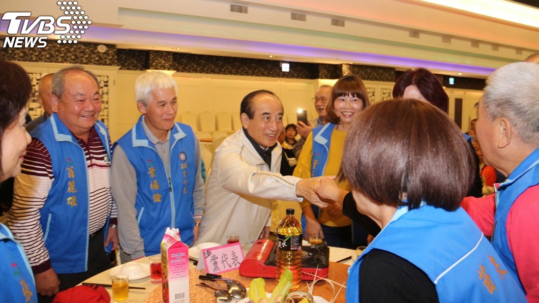 苗栗縣長徐耀昌2日宴請地方人士，王金平到場尋求支持。(圖／中央社)