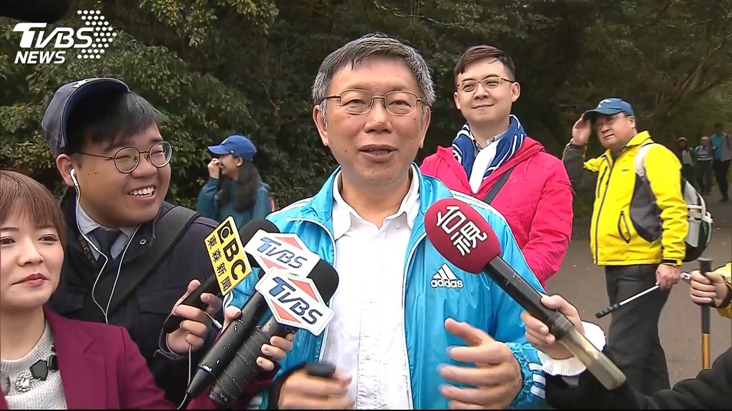 機場坐地充電挨批 柯文哲嗆:台灣社會很假掰