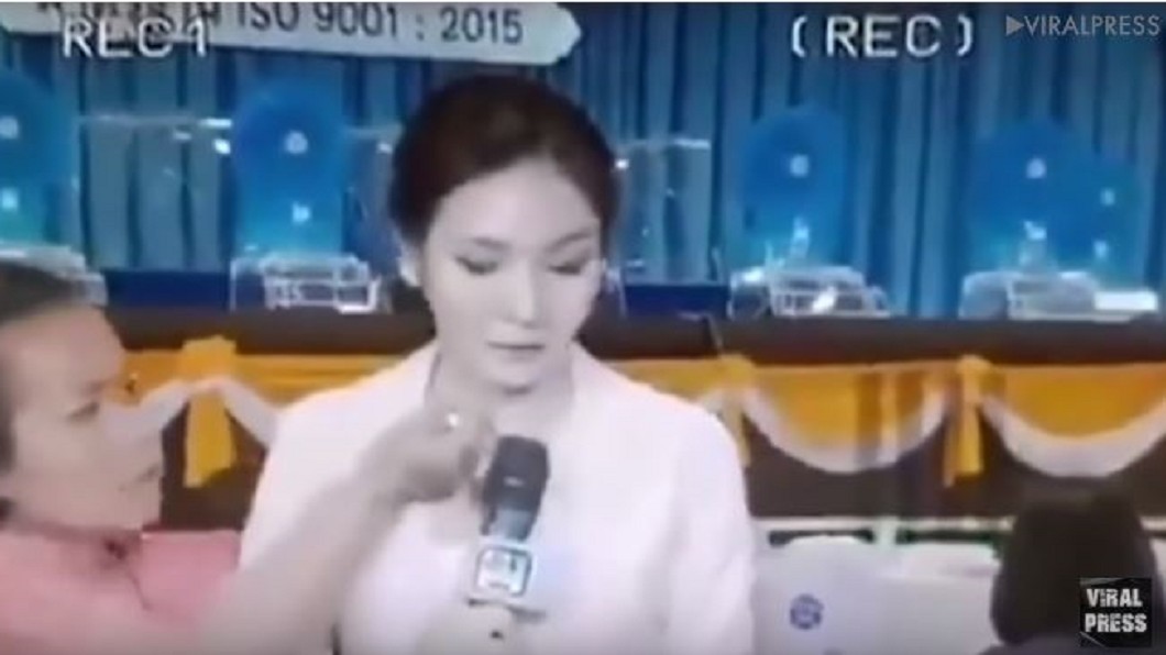 泰女主播轉播彩券開獎！　遭路人闖入刺頸