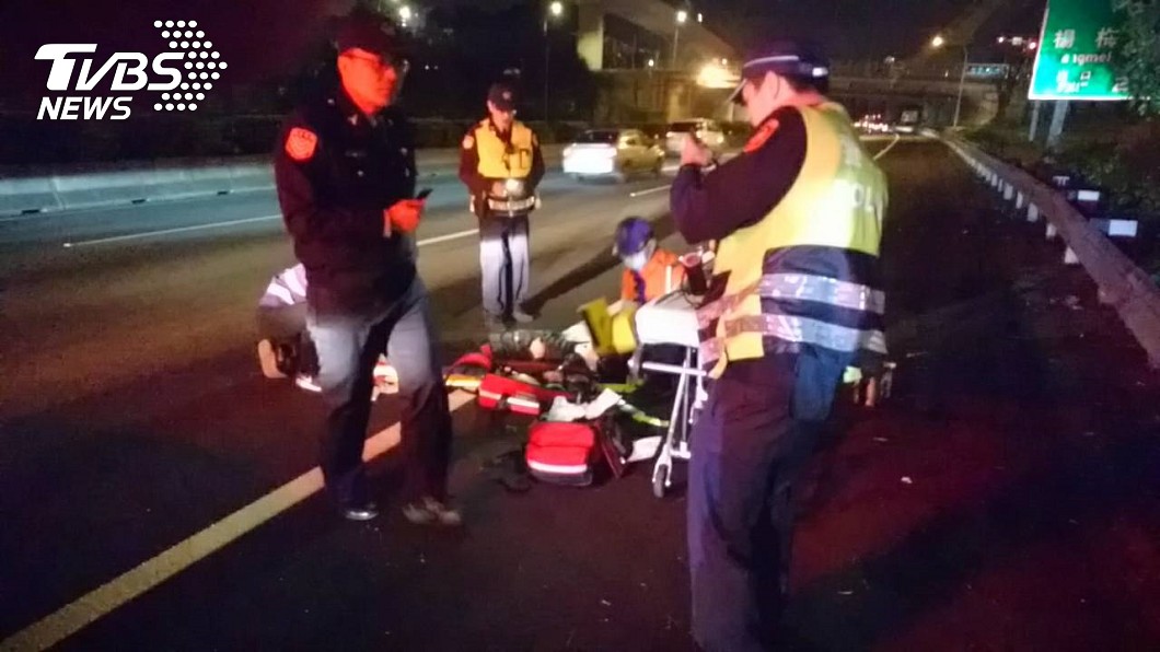 交流道上跳車?女離奇昏迷國一車道 小腿骨折還吐血