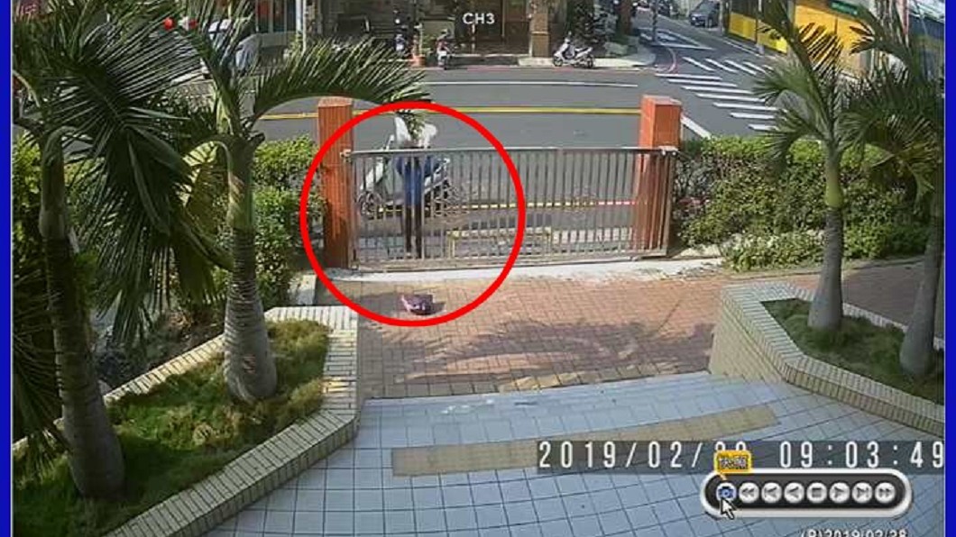機車伯「捐」整袋破臭衣 家扶泣訴「弱勢也有尊嚴」