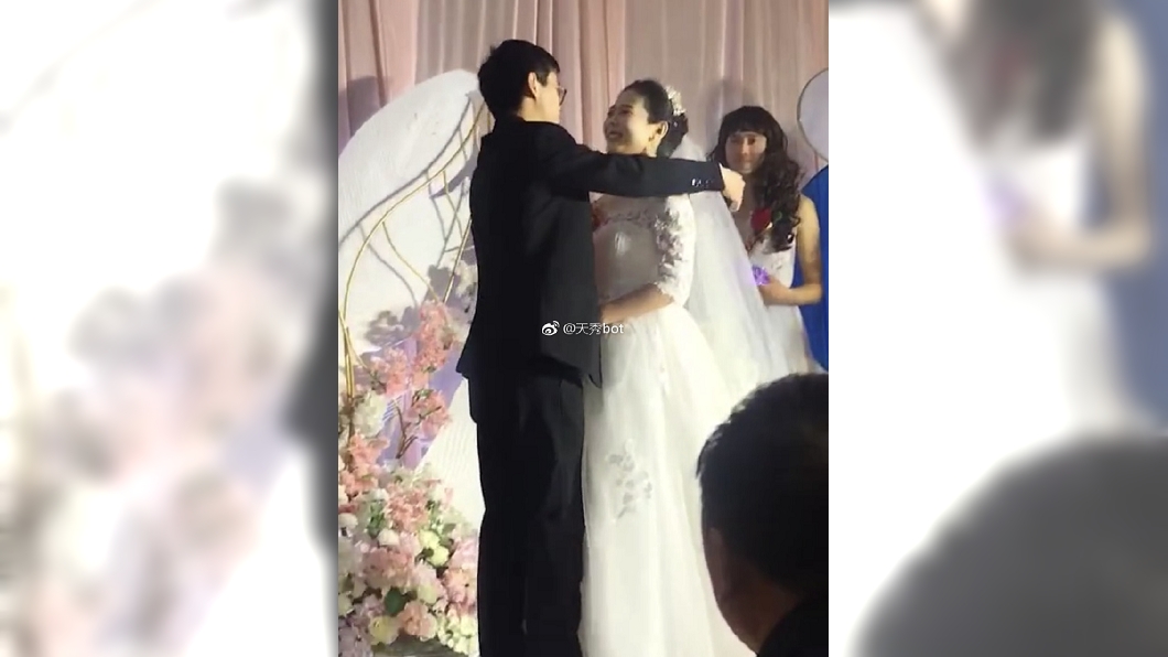婚禮「伴娘」太搶鏡 新人意外慘淪配角