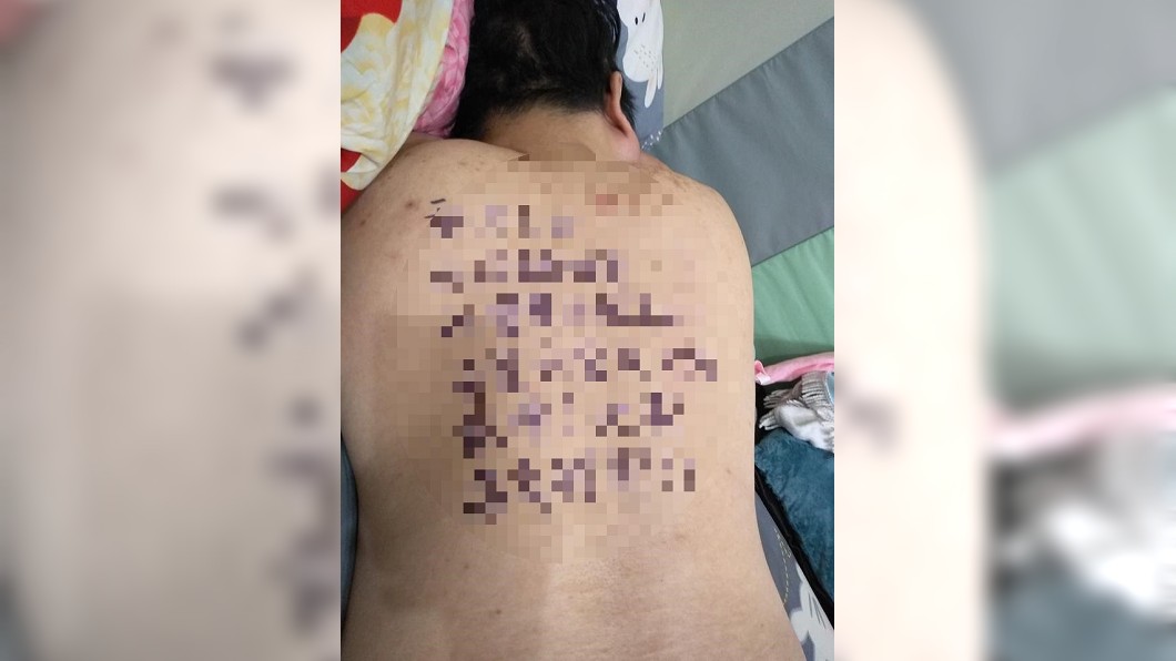 自稱警覺性很高!她曬「裸背照」秒打臉 網:超掉漆