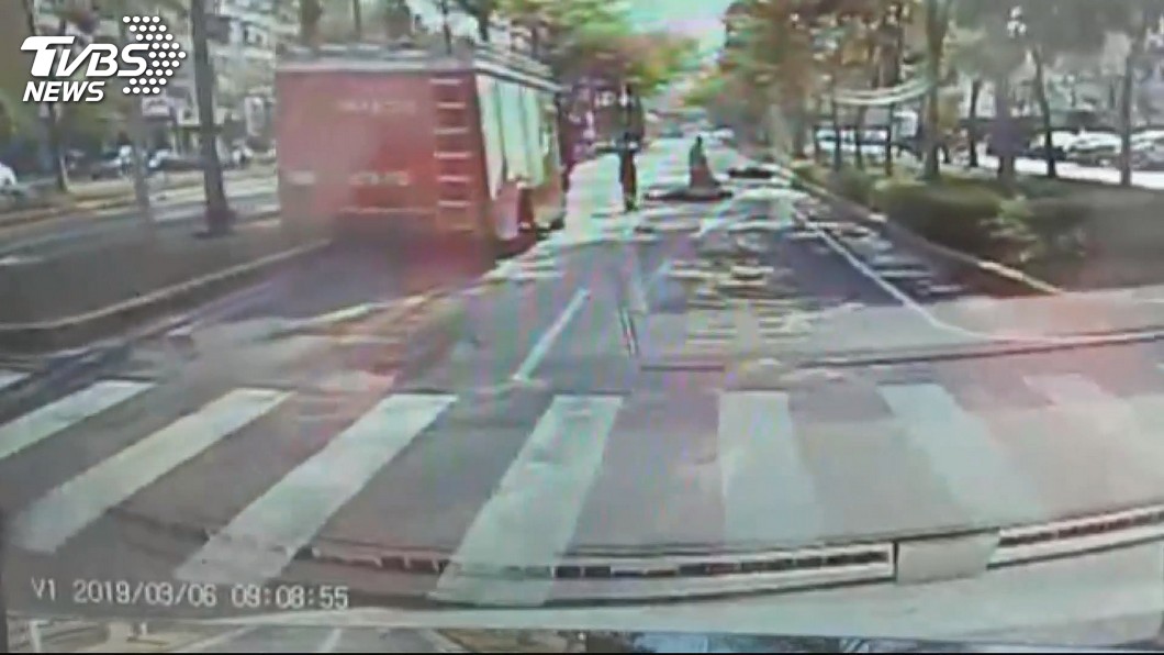 消防車鳴笛衝現場救人　路口撞死男大生