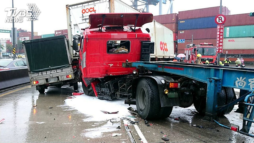 貨櫃車疑煞車失靈追撞5車　保三大隊長也遭殃
