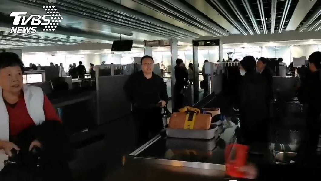 桃機12分鐘內2度停電 林青霞在機上苦等50分鐘