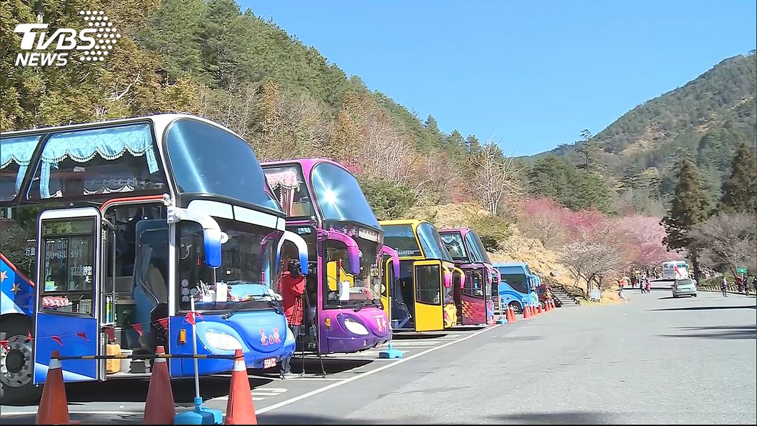 陸客不來 林佳龍:10月起遊覽車免徵1年汽燃費