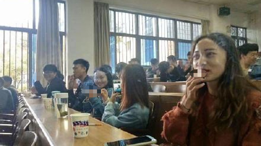 上課集體抽菸?大學生「吞雲吐霧」好嗨 真相曝光