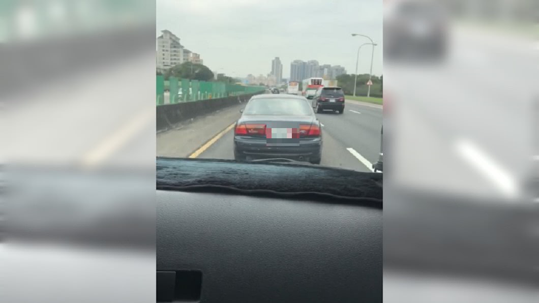 孩子病危!救護車北上遭擋道 鳴笛48秒駕駛無動於衷