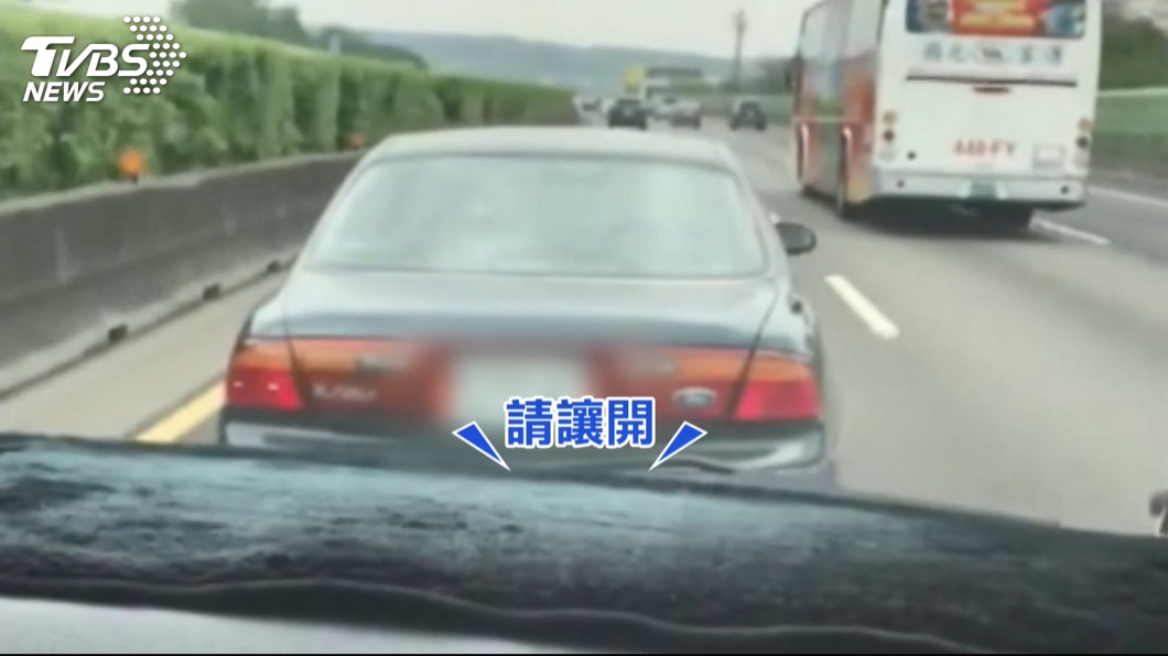 硬擋送「病危童」救護車…悲劇了！他火速被吊照罰鍰