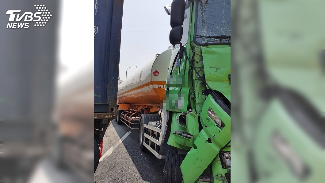 國道中山高石化槽車追撞車禍 塞車下午逐漸紓解