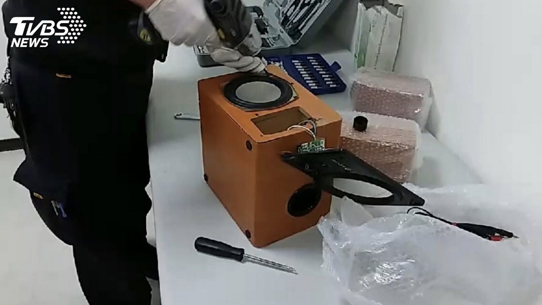 喇叭音箱藏一粒眠郵寄 海關航警查獲近5000顆