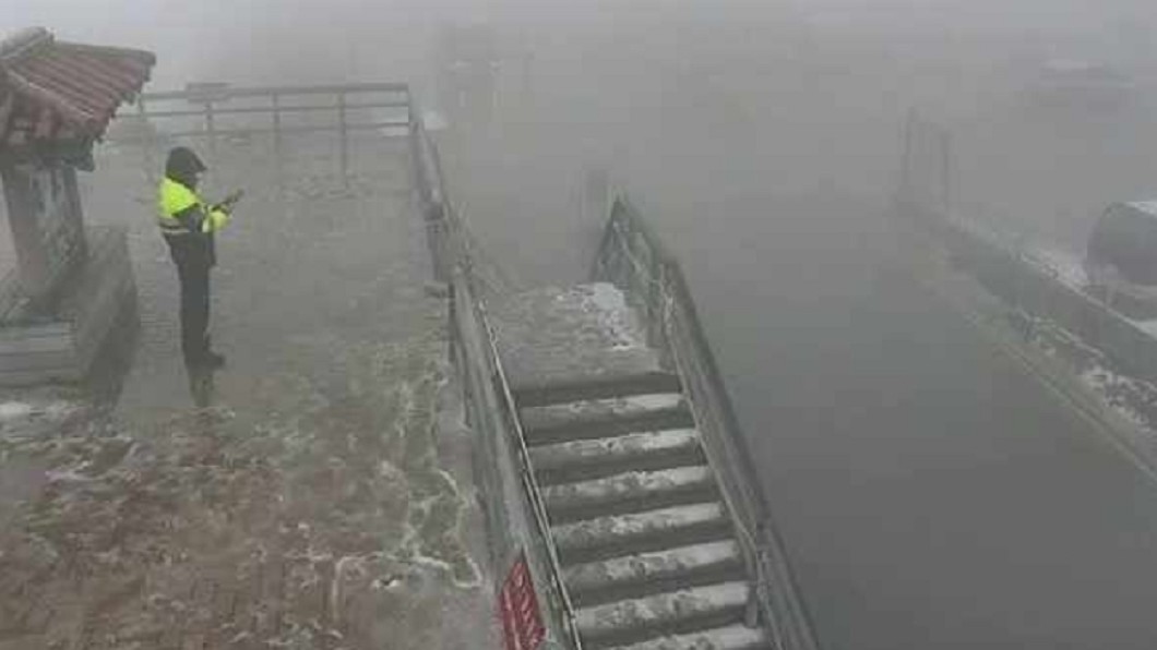 合歡山降冰霰 翠峰到大禹嶺公路夜間封閉