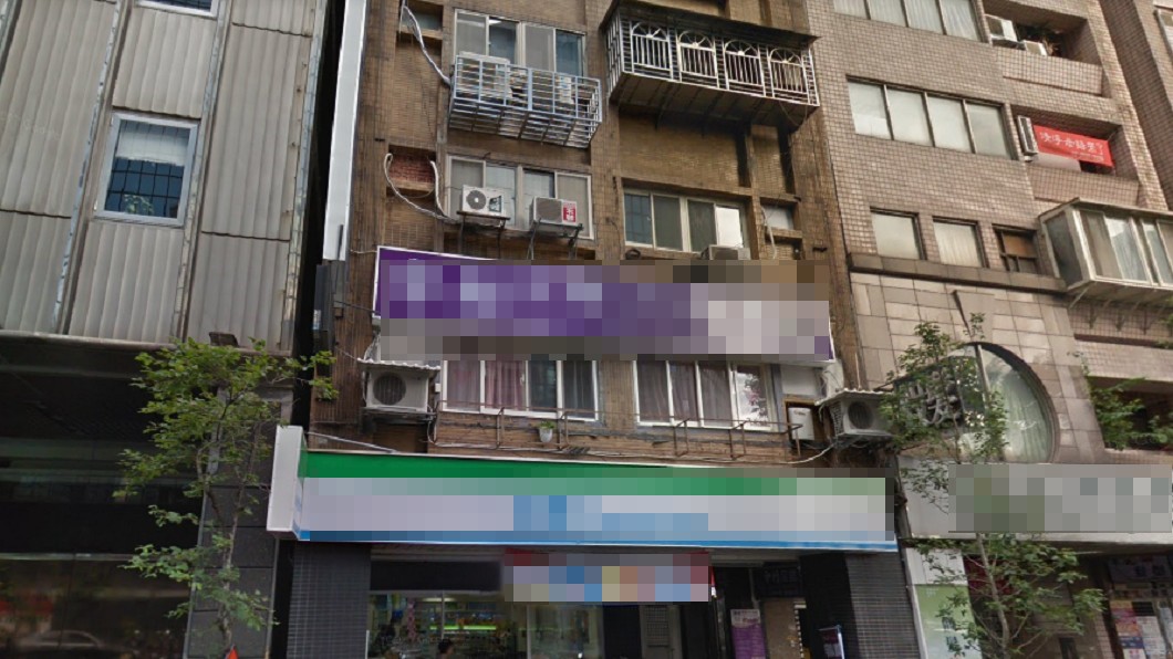和男友分手...22歲正妹爬上陽台　「當媽媽面」跳下