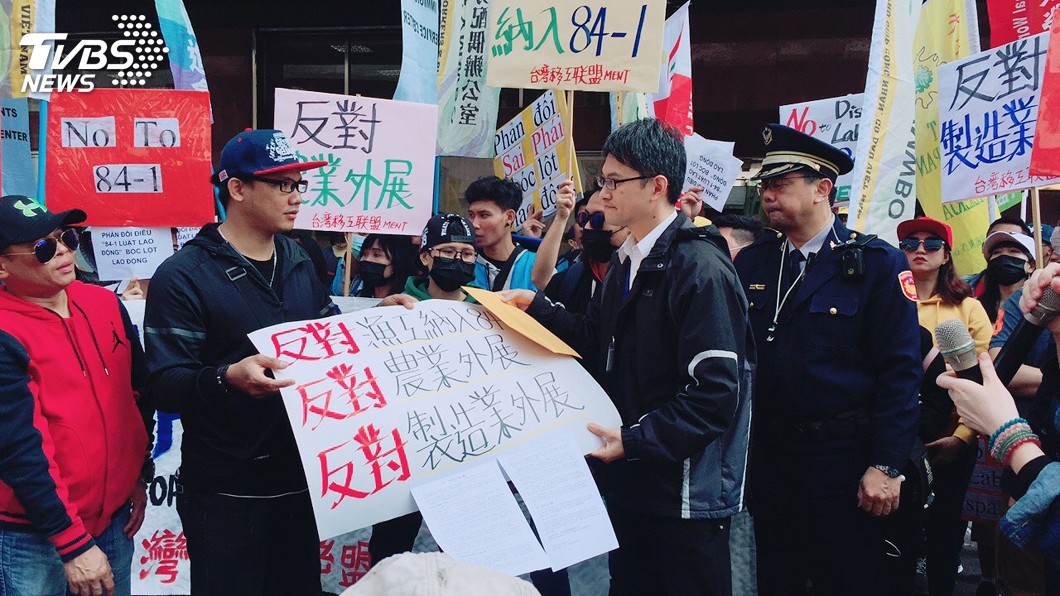 移工抗議漁工納責任制 勞部:意見會考量