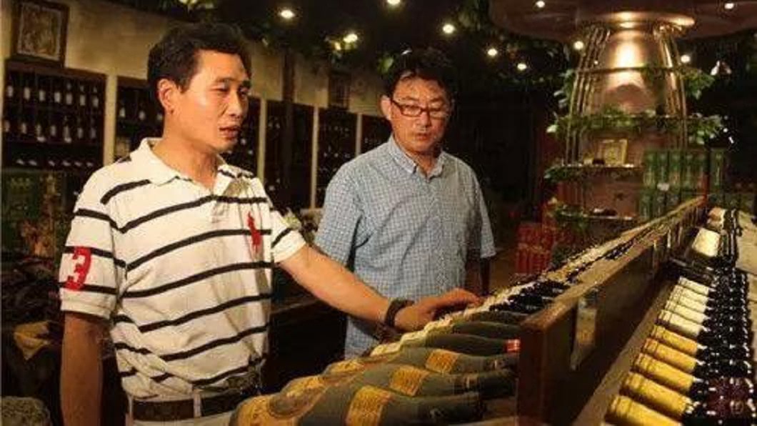 友32年前出借年薪1千元助創業 他送千萬酒莊報恩