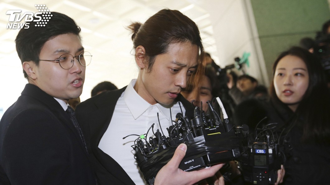 鄭俊英涉輪暴偷拍!出獄2個月「爆移民復出」 網怒嗆不要臉