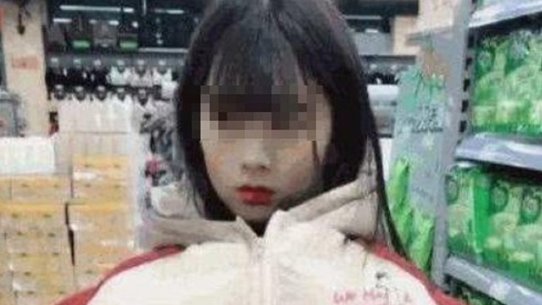 少女「太胸」被超市員工當賊 拉鍊拉開眾人看傻