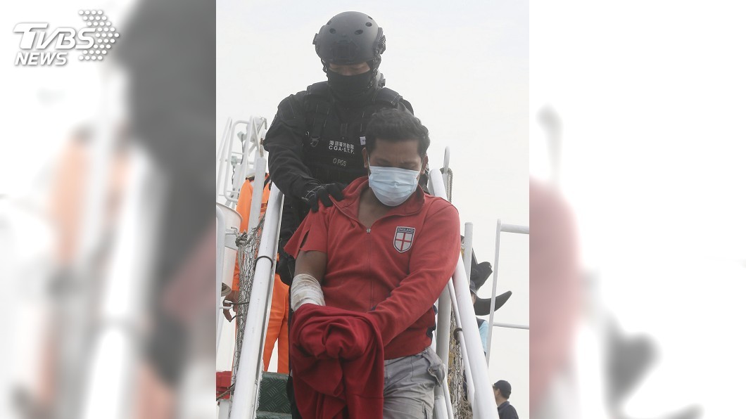 穩鵬號喋血案1死7失蹤 海巡艦馳援押返凶嫌送辦