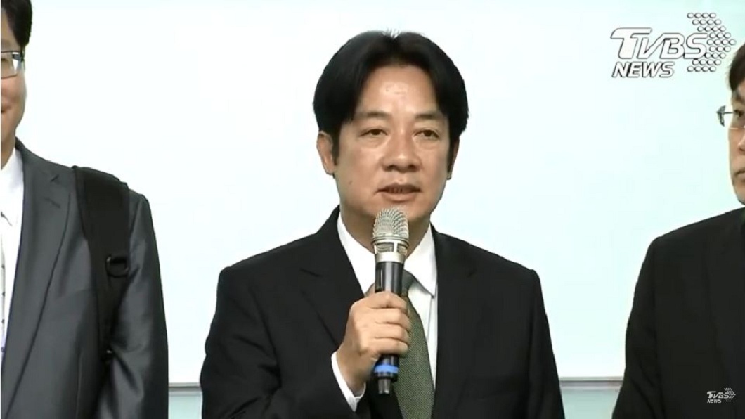 完成登記後,賴清德發表自己為何投入黨內初選的想法。(圖/TVBS)