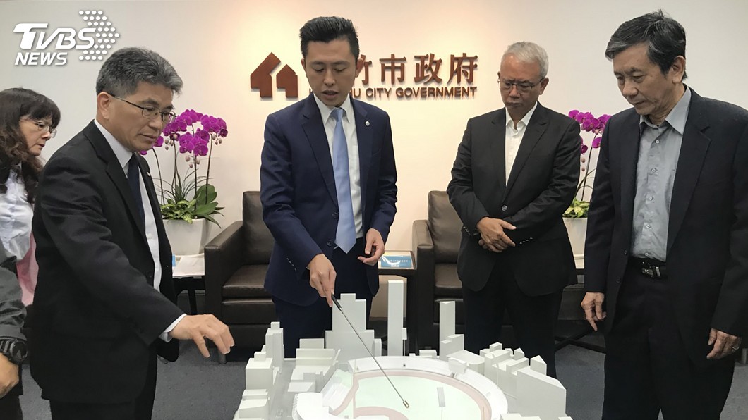 魏應充拜訪 林智堅爭取味全龍主場落腳竹市