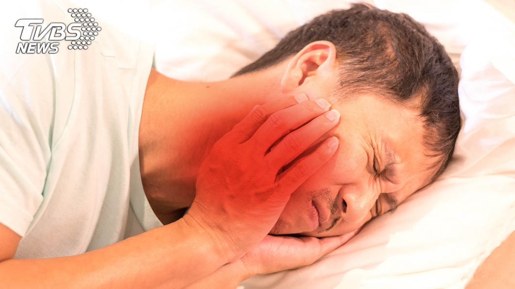 他牙痛怒拔「8顆」未好轉　檢查才發現是腦長瘤…