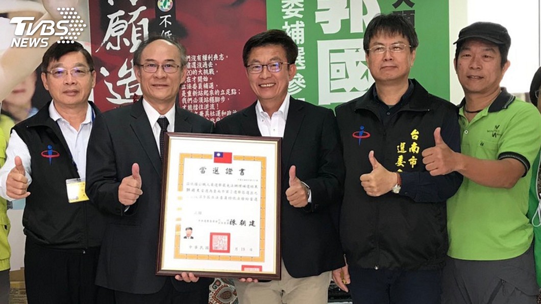 郭國文獲立委當選證書 要設4服務處