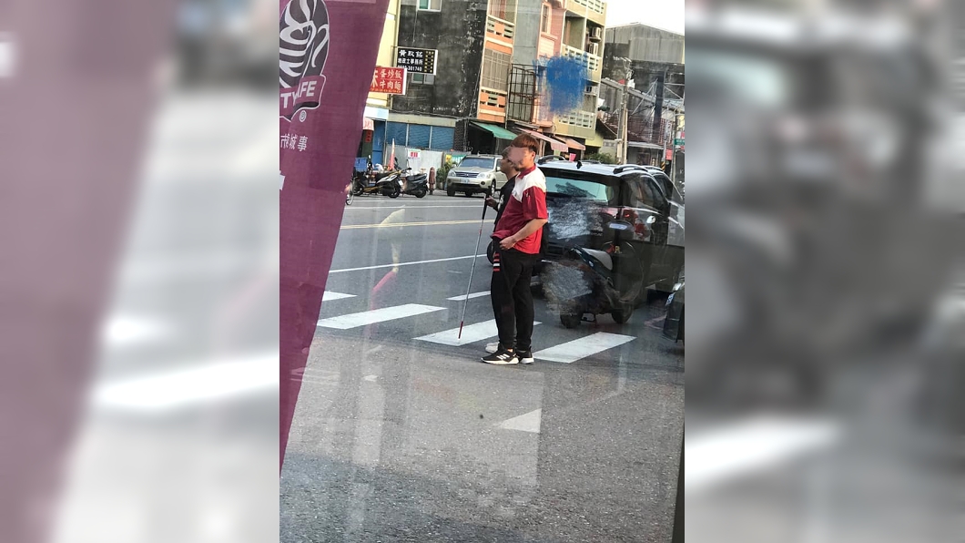 結帳到一半店員突落跑　下一幕網友讚爆：是暖男