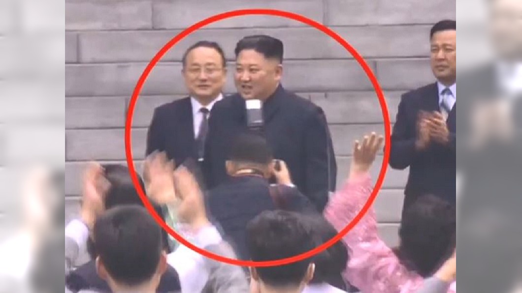 閃光燈卡脖大不敬 金正恩御用攝影師遭革職