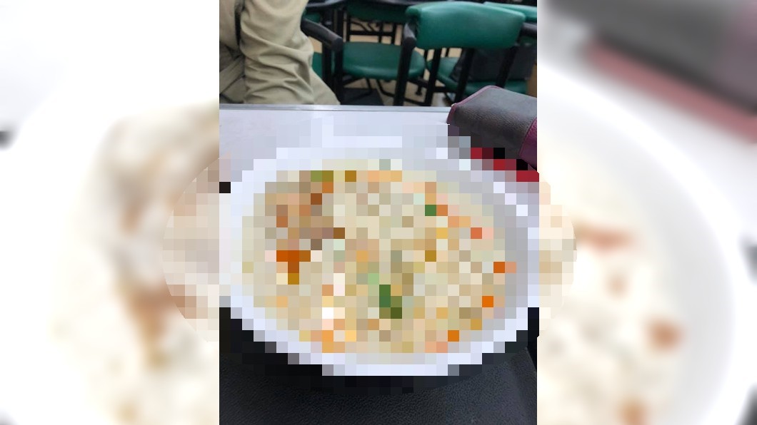 他嫌「這碗」像廚餘 網友護航:劃時代的美食!