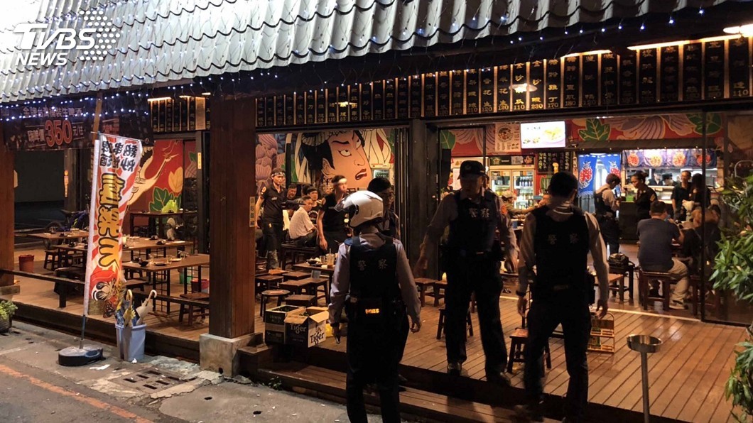 熱炒店醉男稱鄰桌客人酒駕　6人群架遭警制伏