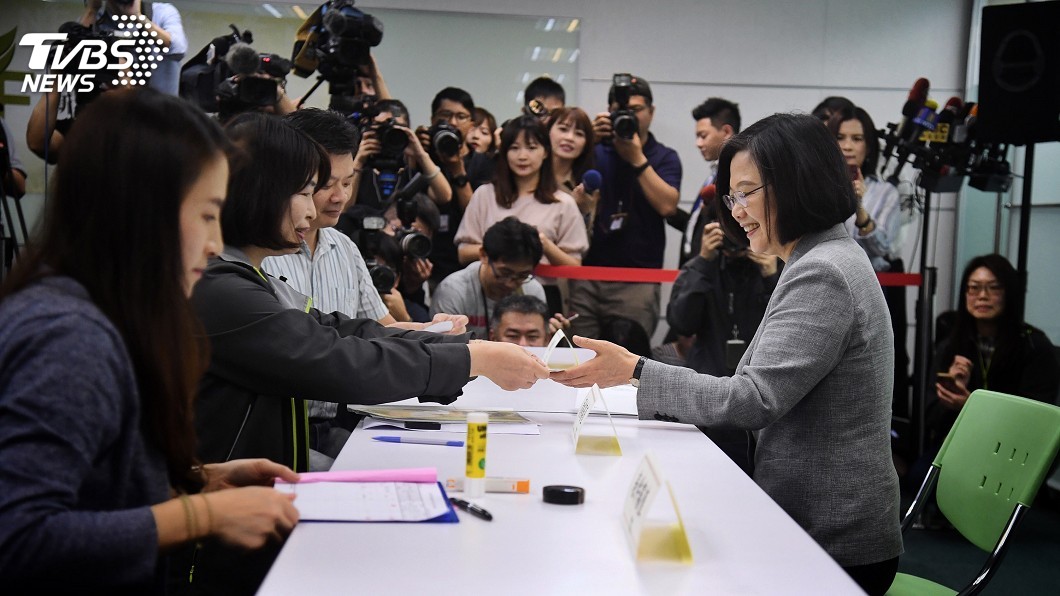 完成初選登記　蔡總統：民進黨與台灣需要我