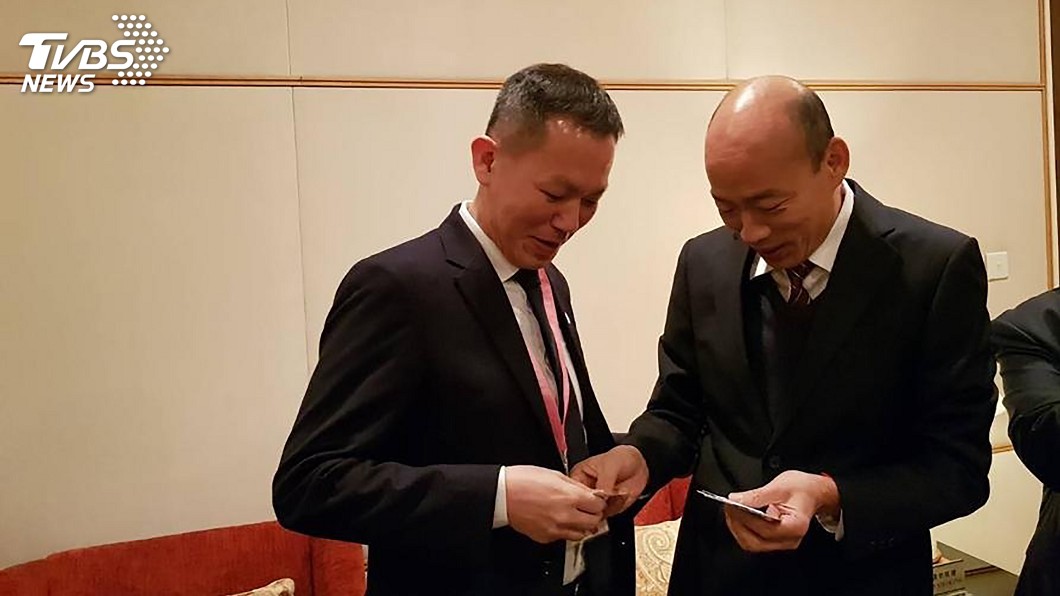 韓國瑜抵香港 台灣駐港官員到機場迎接