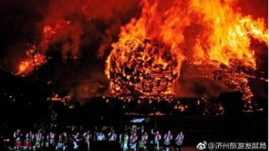 放火燒山來祈福! 濟州「野火節」場面壯觀