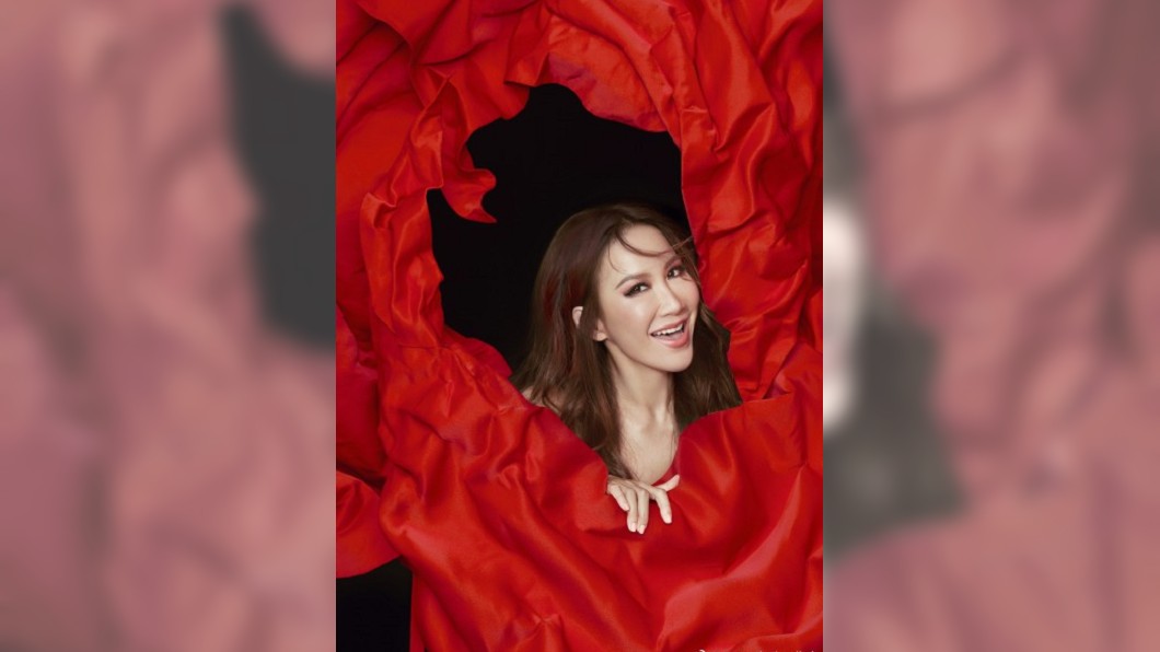 睽違9年來台開唱　李玟復刻20年前海報