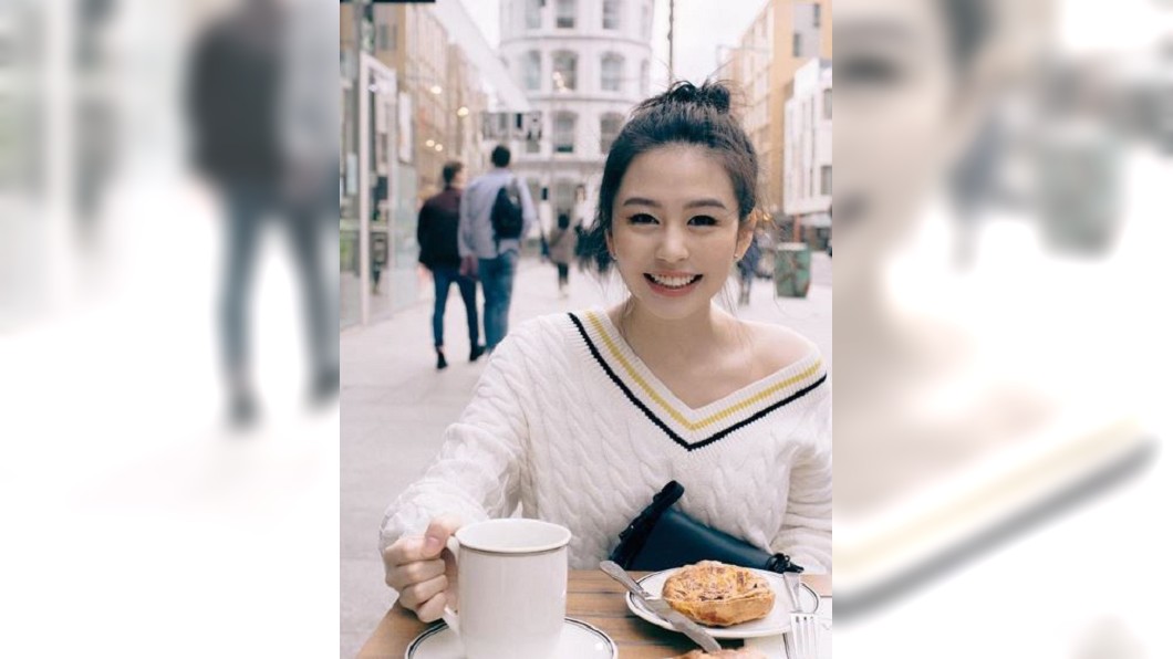 邱淑貞女兒露香肩 曬倫敦時裝週街拍照