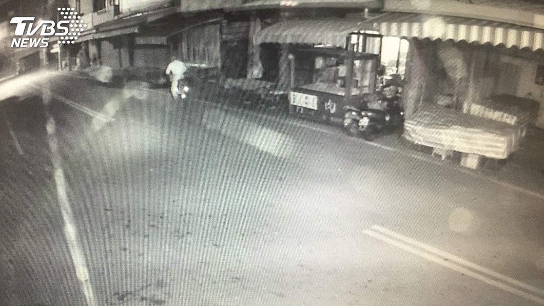 偷自行車後還費心躲監視器 變裝男難逃警法眼