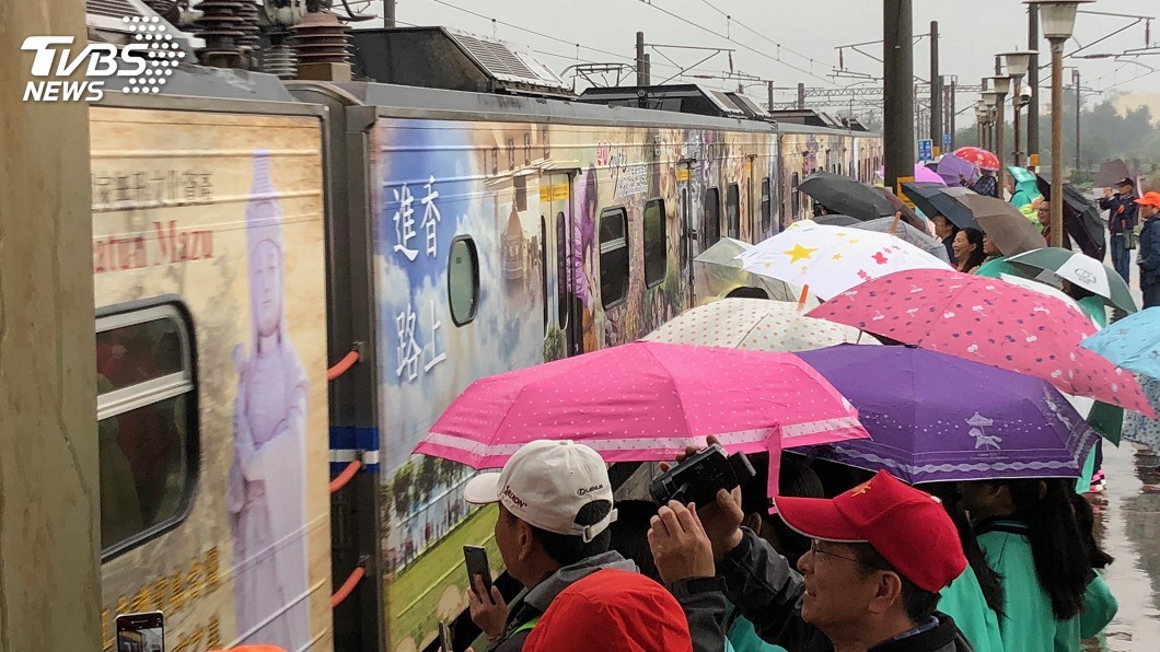 百年文化躍車身 白沙屯媽祖進香彩繪列車啟航