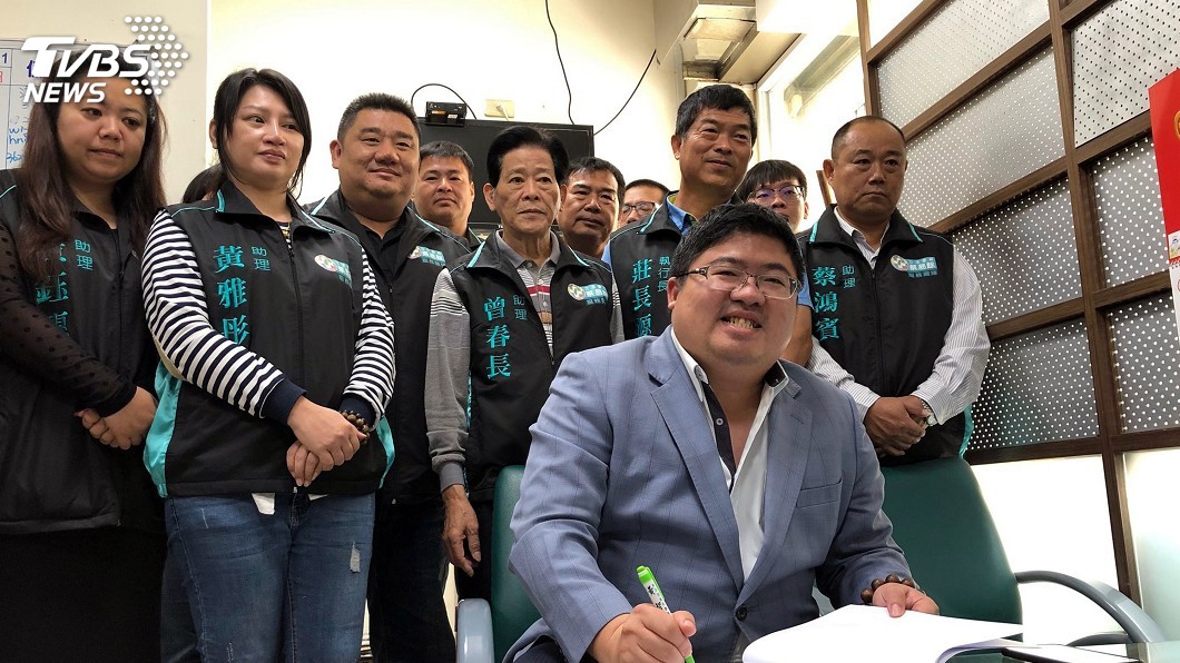 蔡易餘力拚連任　完成民進黨立委初選登記